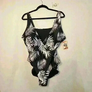 Noon womens swimsuit size 24 NWT color black and white. Resort